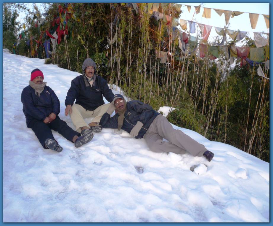 900x739 pixels (103K)